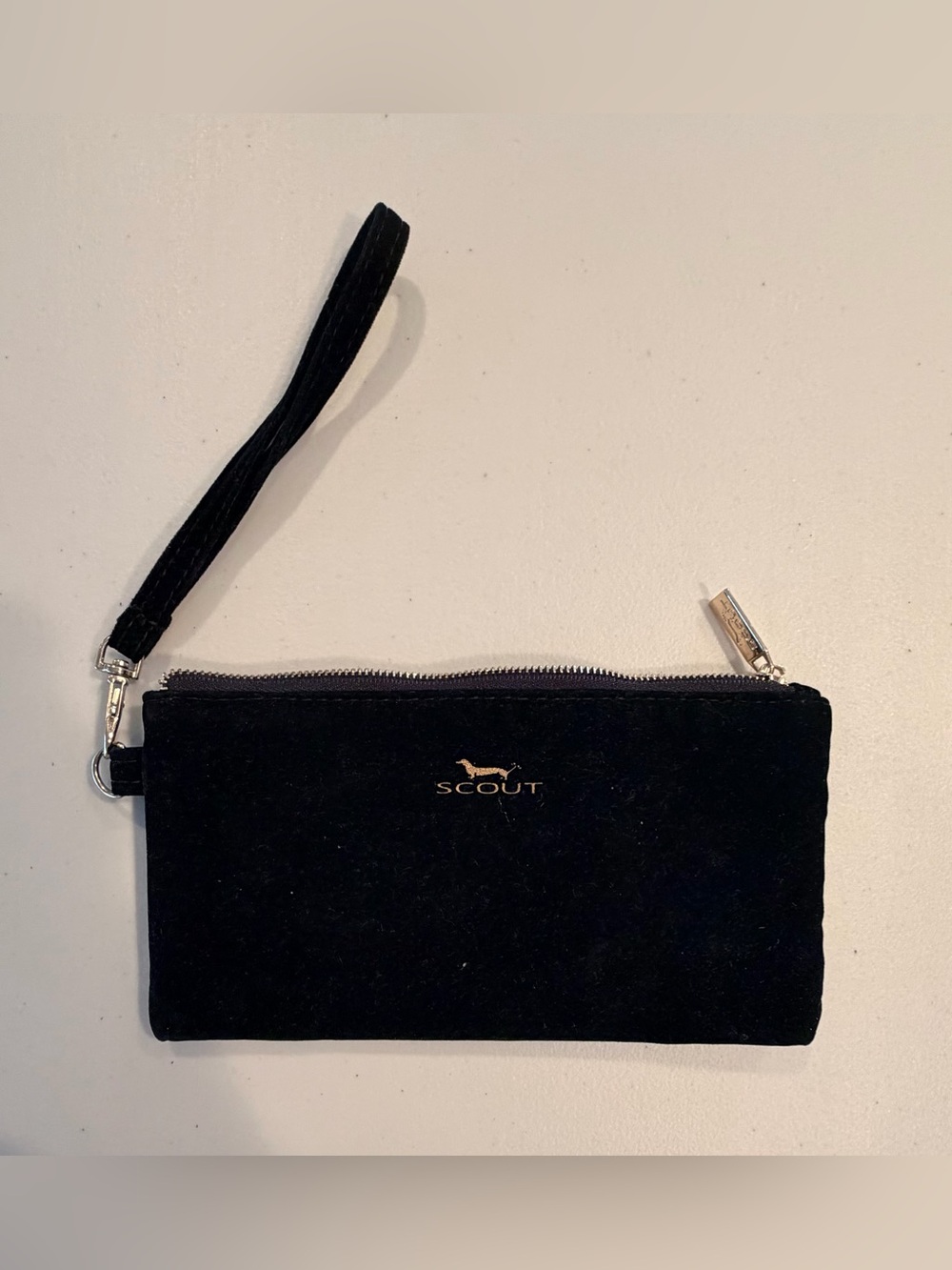 SCOUT | women’s Kate velvet wristlet purse